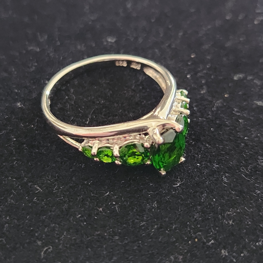 Seven Chromium Diopsode Stones In 925 Silver Setting. Size 10